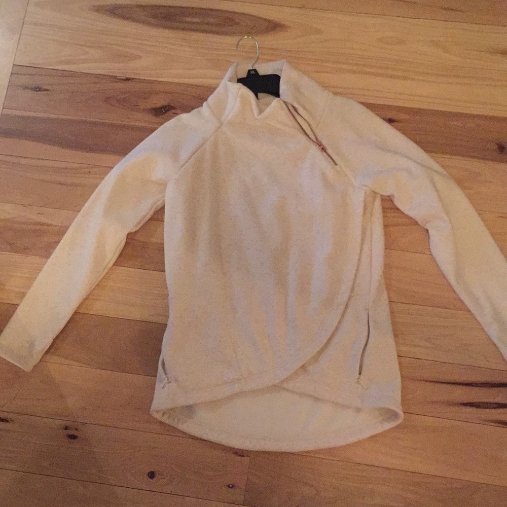 Athlete Cozy Karma Asym sweatshirt!